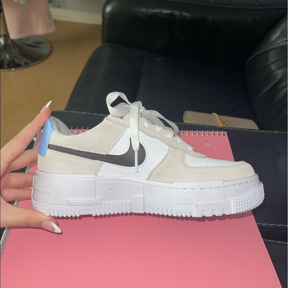 Women’s nike air force 1 low pixel (desert sand).